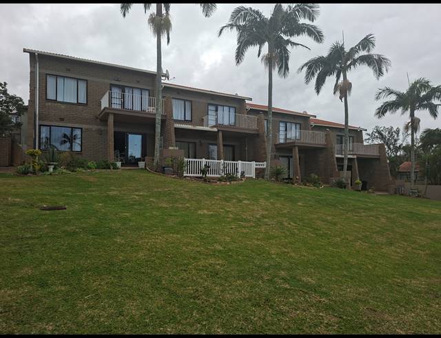 3 BEDROOM DUPLEX FOR SALE IN UVONGO BEACH